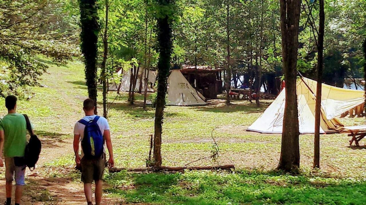 Hotel Robinson Camp Kupa - Juratovicki Brig Netretic Exterior foto